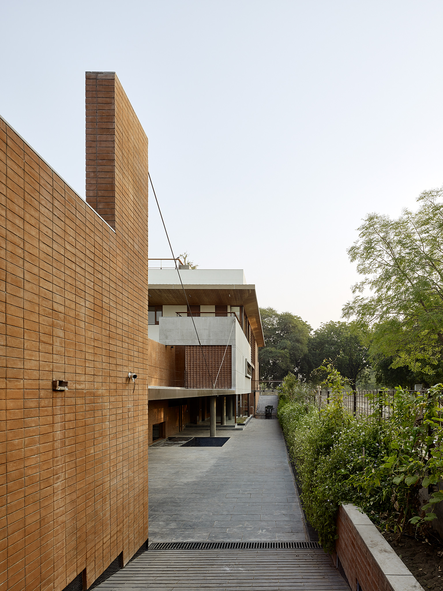 E17623 Alpa 060283 SCREEN 170803